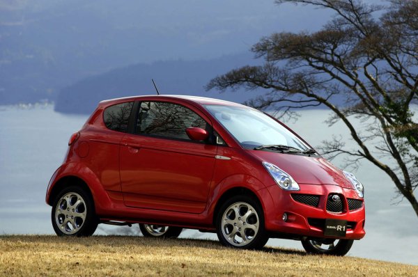 Subaru направи само 20 екземпляра от първата си кола - 1500, през 1954 г., Но моделът никога не напредна отвъд етапа на прототипа, така че не му е мястото в тази история. Многобройните специални версии на WRX STi също не се смятат, така че най-малко разпространеният автомобил е R1, продаван като духовен наследник на 360 между 2005 и 2010 г. Той прие формата на малък градски автомобил с две врати. Само 10 501 екземпляра от R1 намериха собственик по време на петгодишното производство.